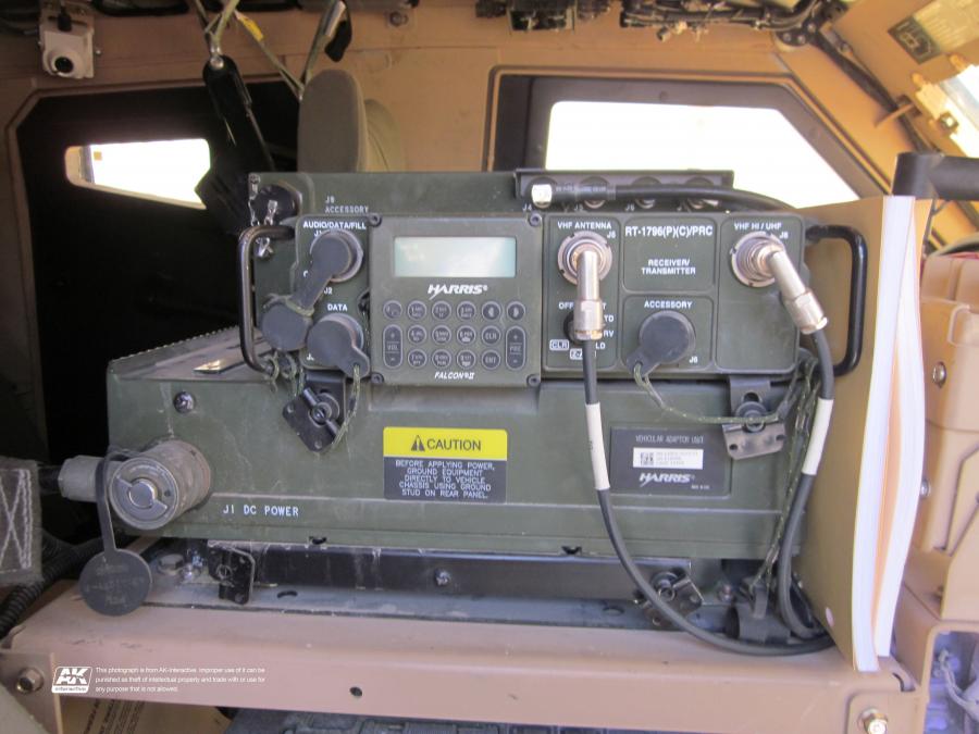 Детали интерьера Oshkosh M-ATV 2009 года  (фото 350 из 676)